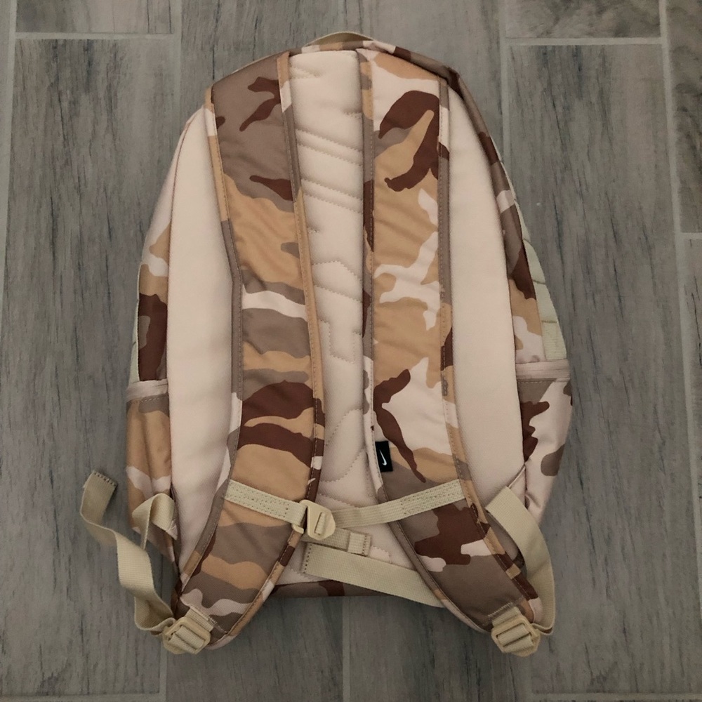 Nike SB Icon AOP D Camo Backpack Desert Camo - Picture 6 of 8